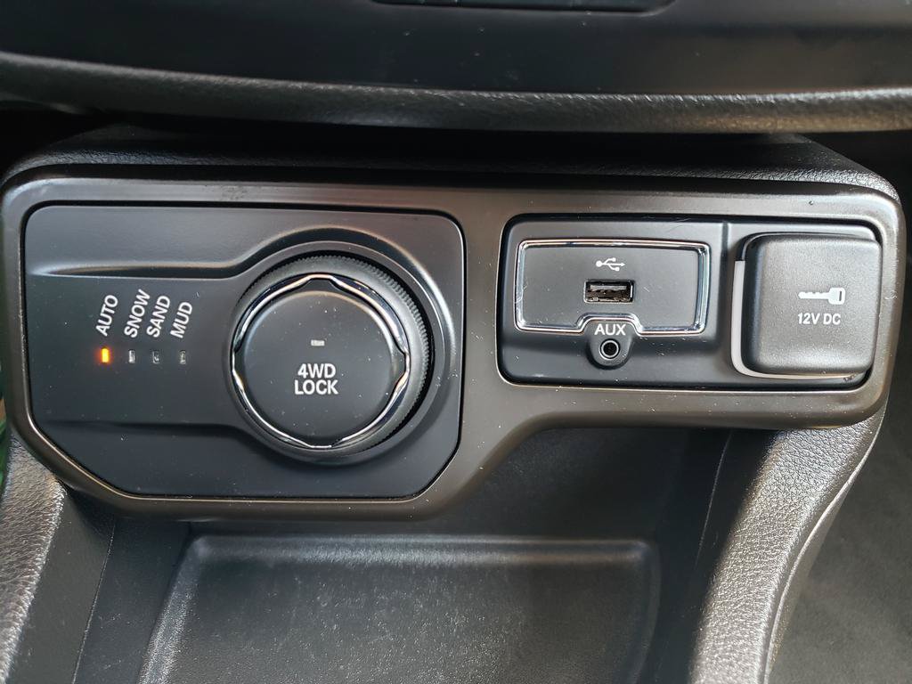 Certified 2023 Jeep Renegade Latitude AWD/4WD image 17