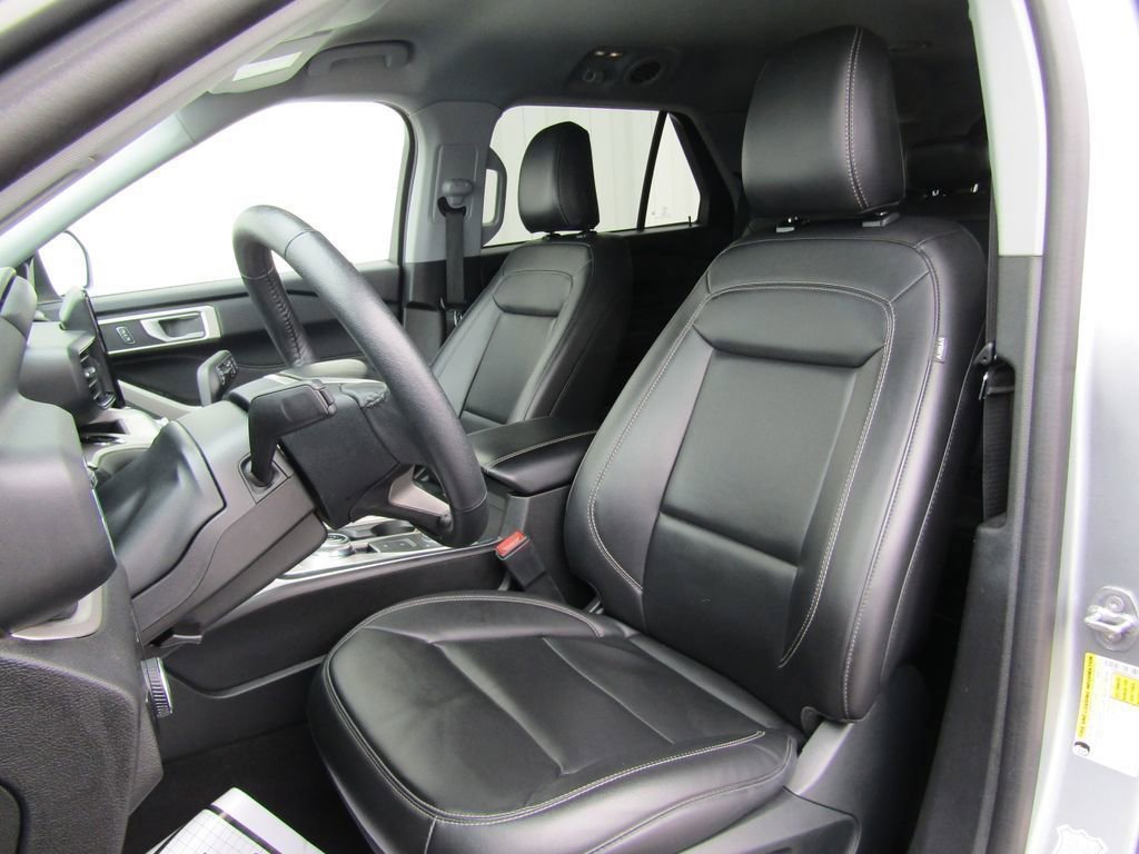 Used 2024 Ford Explorer XLT w/ Equipment Group 202A AWD/4WD image 9