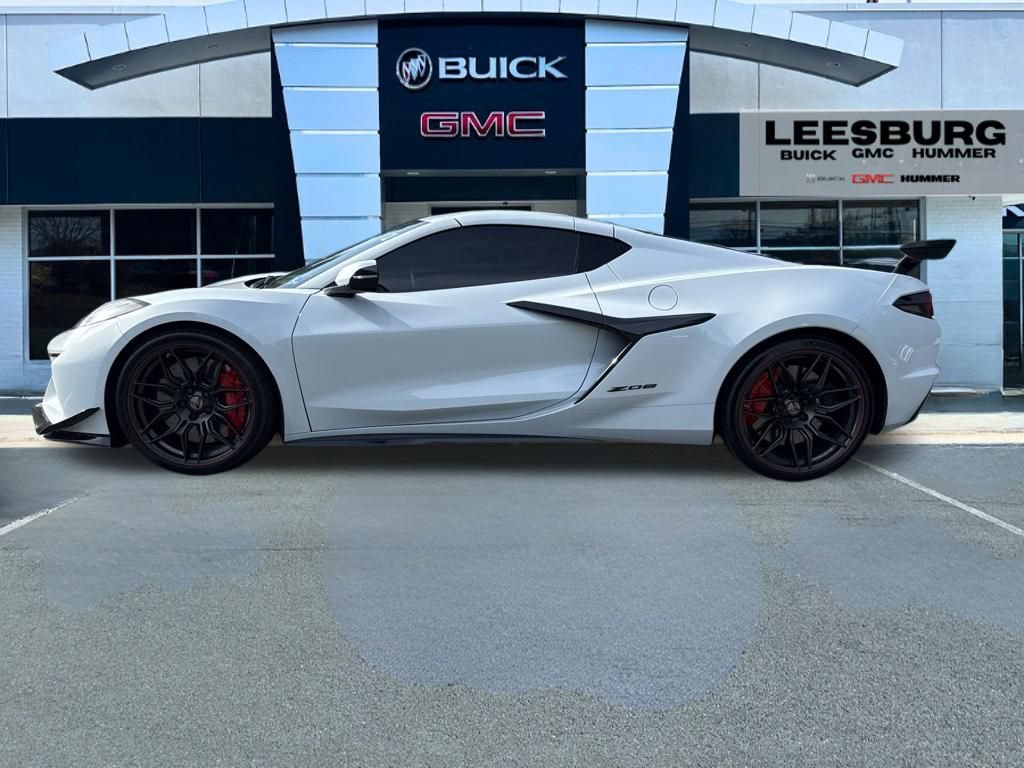 Used 2023 Chevrolet Corvette Z06 w/ Z07 Performance Package RWD image 4