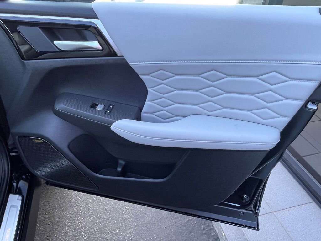 New 2025 Mitsubishi Outlander AWD image 32