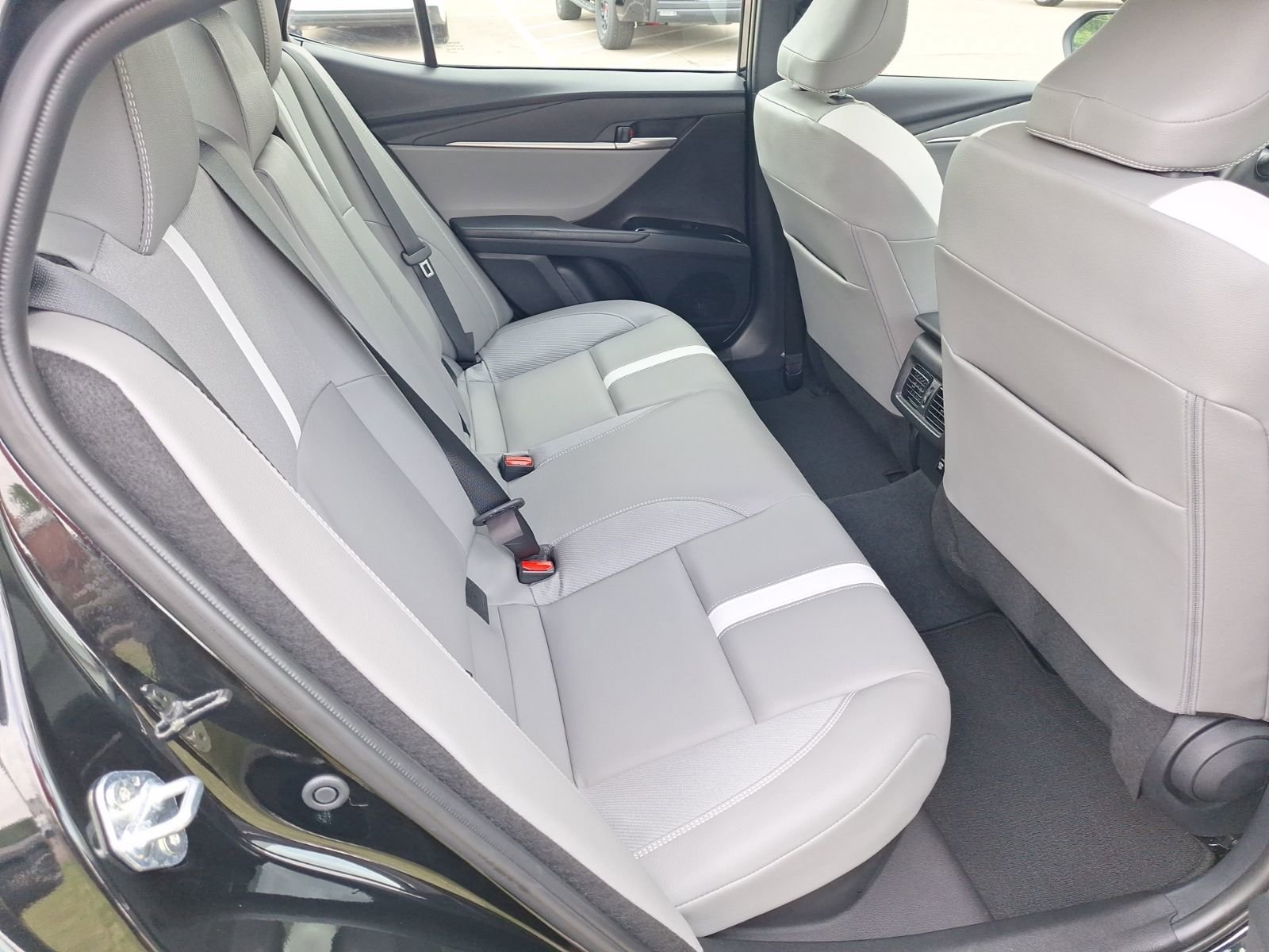 Used 2025 Toyota Camry SE FWD image 31