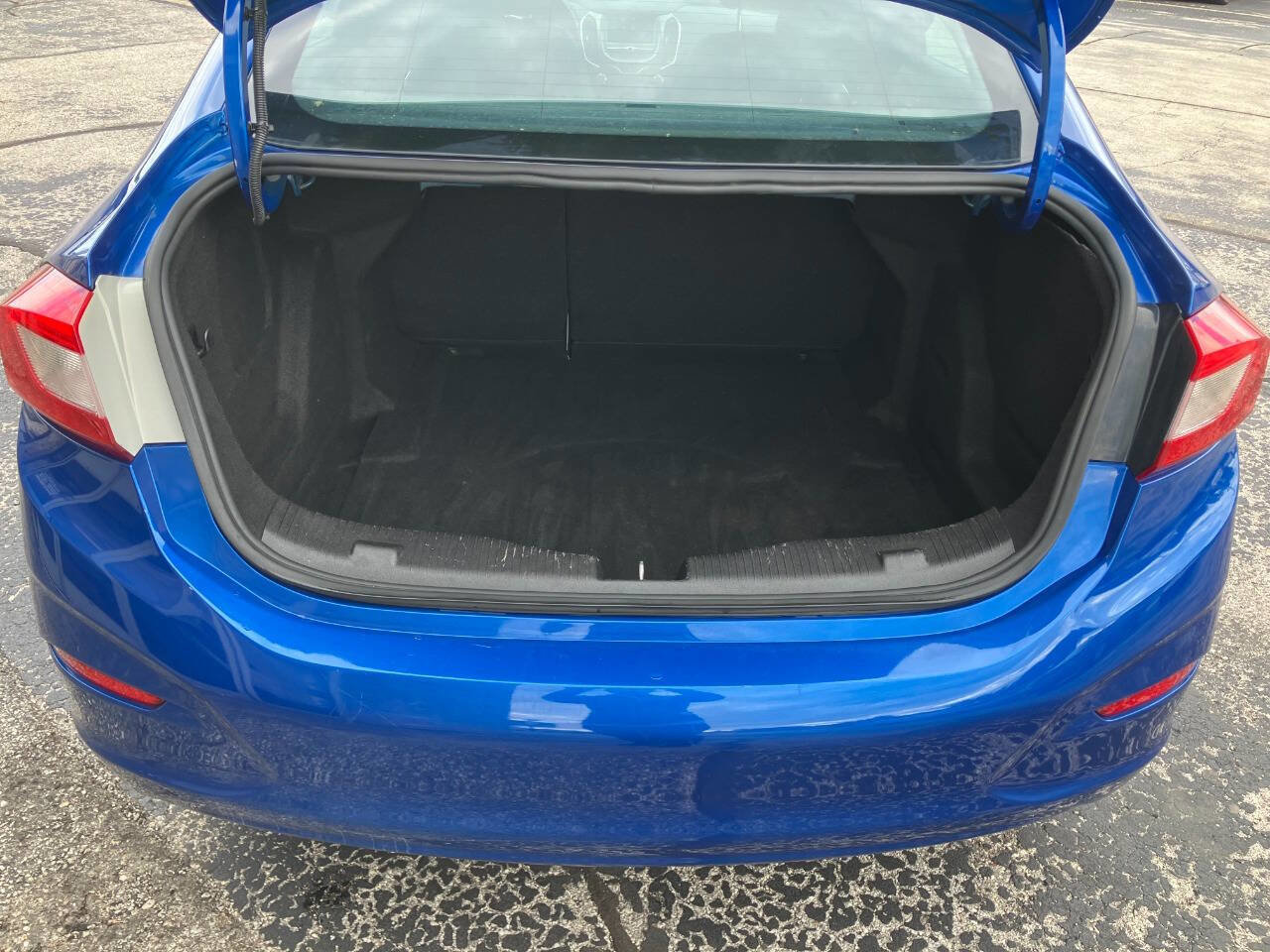 Used 2017 Chevrolet Cruze LT w/ Convenience Package image 21