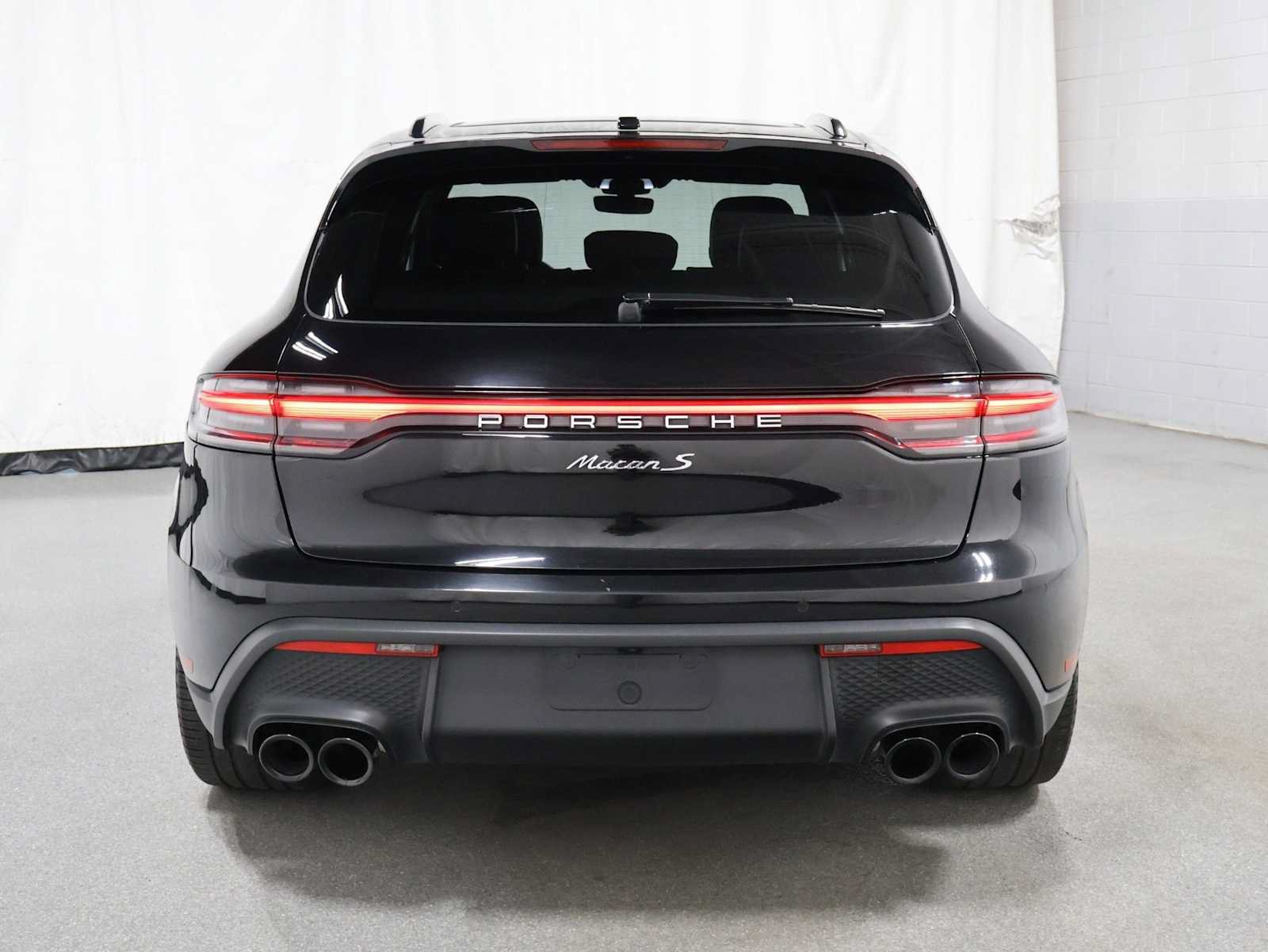 Certified 2023 Porsche Macan S AWD/4WD image 7