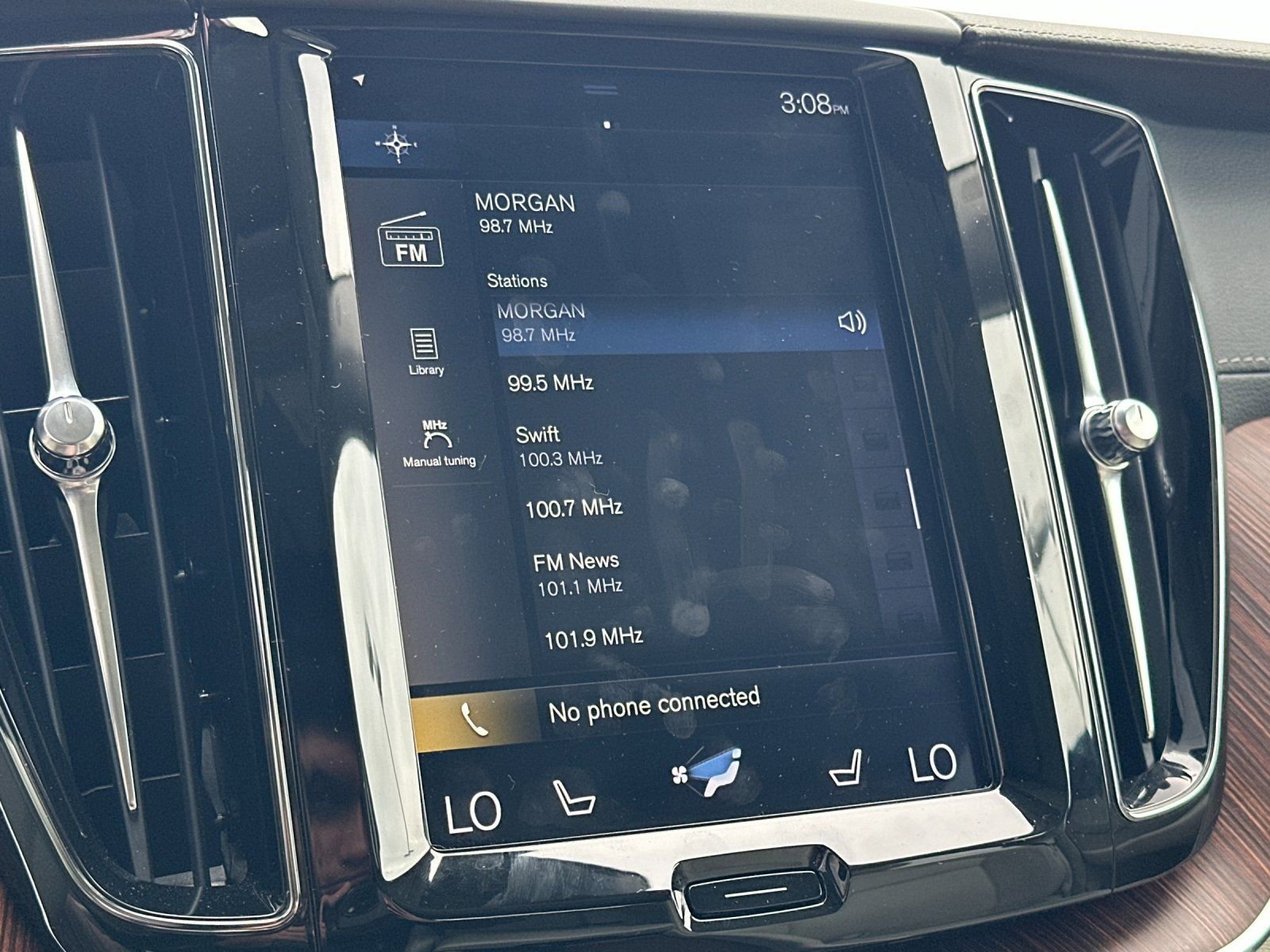 Used 2020 Volvo XC60 T8 Inscription image 16