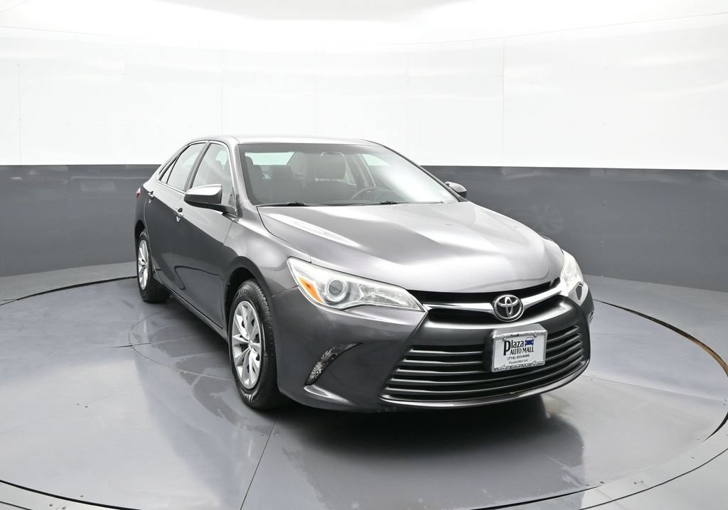 Used 2016 Toyota Camry LE FWD image 3