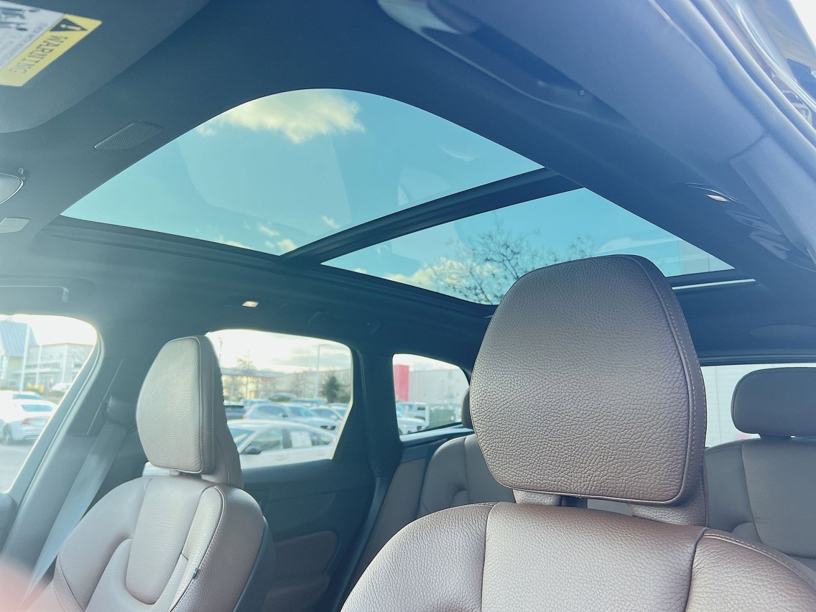 Certified 2022 Volvo XC60 B5 Momentum image 23