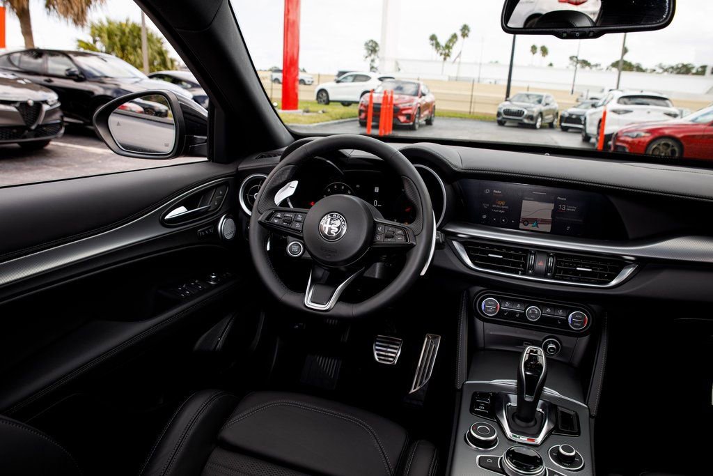 New 2025 Alfa Romeo Stelvio Sprint image 32