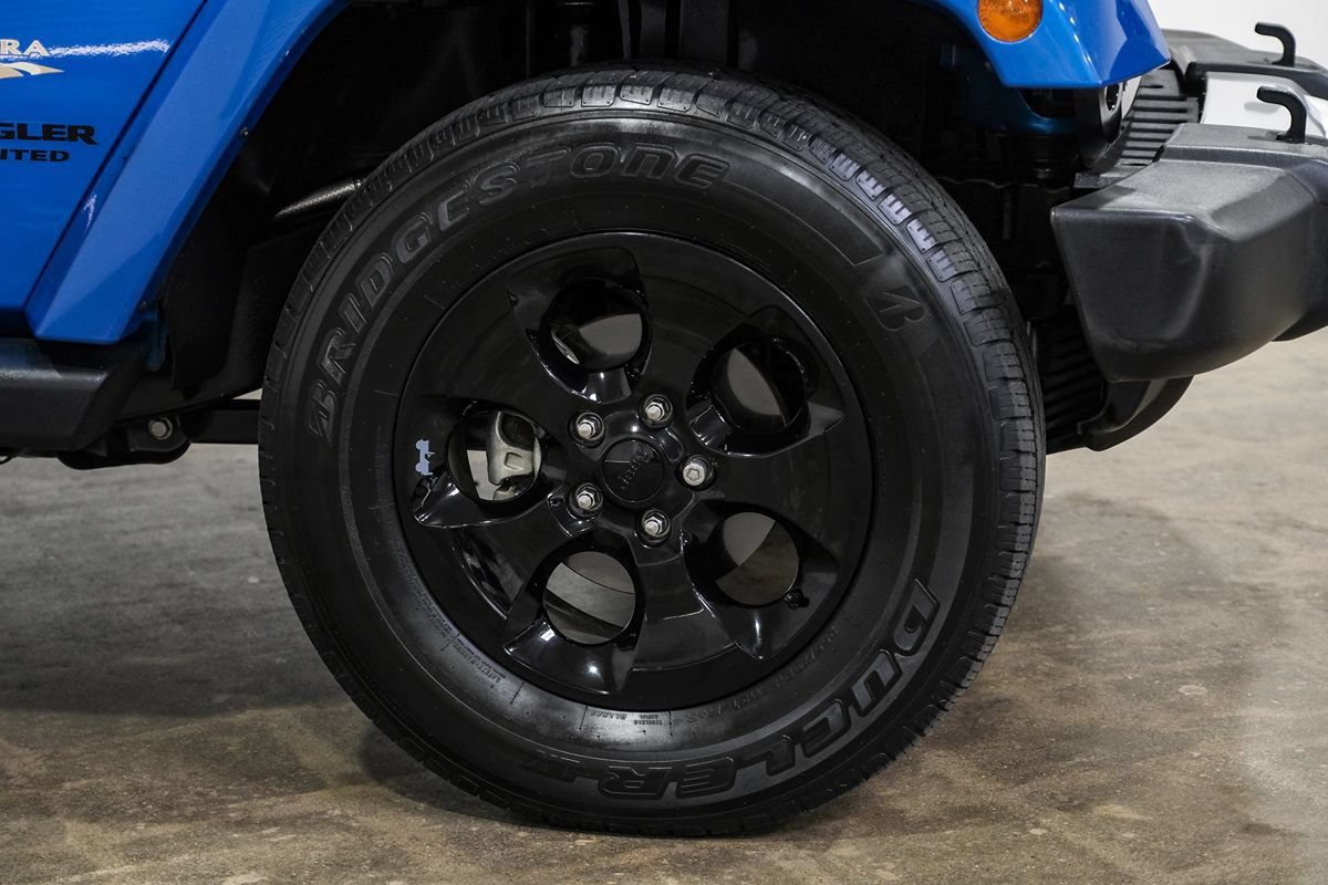 Used 2015 Jeep Wrangler Unlimited Sahara w/ Connectivity Group AWD/4WD image 46
