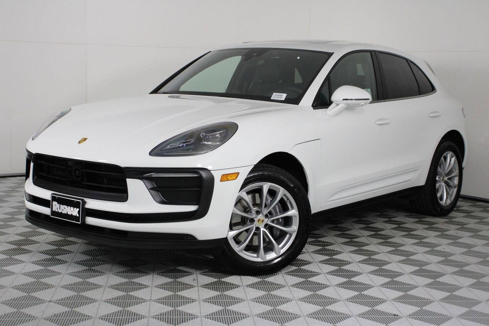 Certified 2026 Porsche Macan AWD/4WD image 35