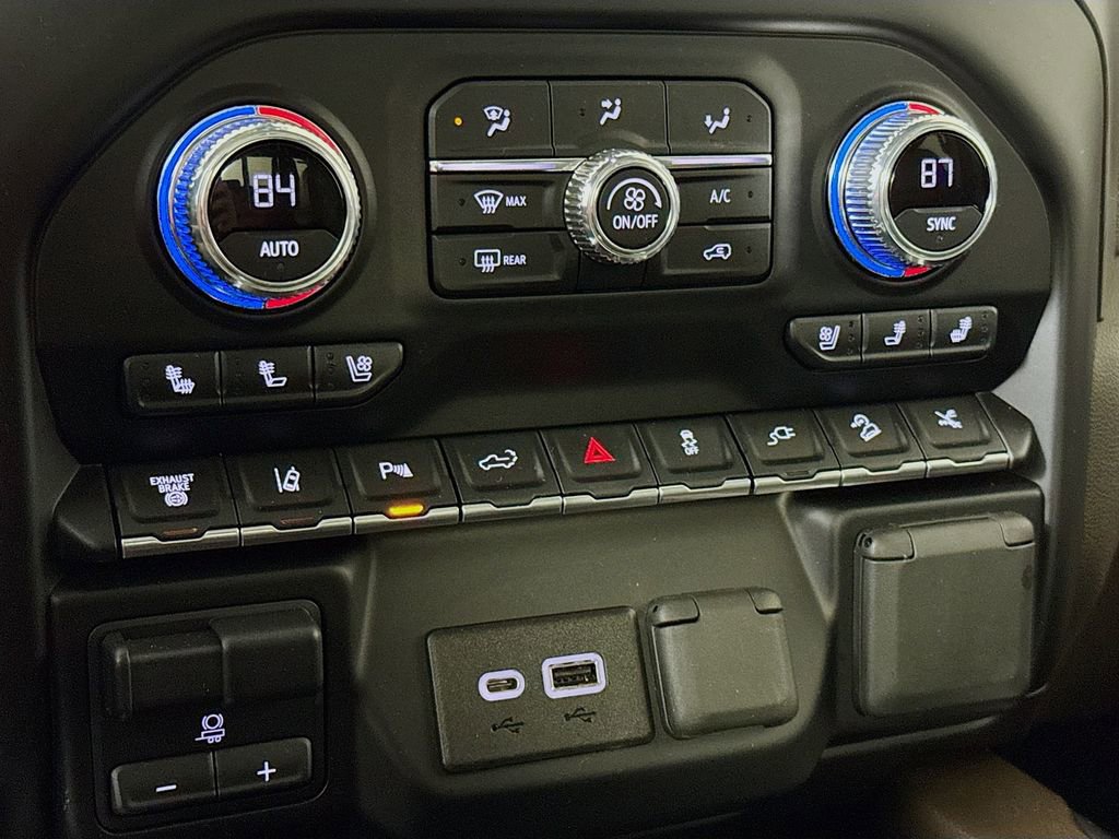 Used 2023 GMC Sierra 3500 Denali w/ Denali Ultimate Package image 15