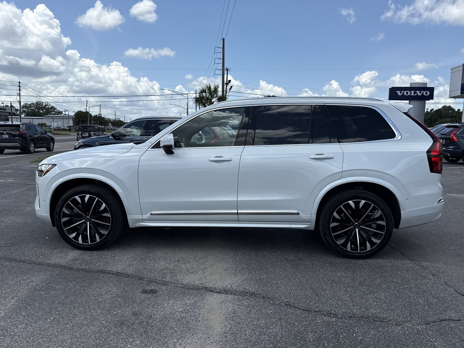 New 2026 Volvo XC90 B5 Ultra w/ Protection Package Premier AWD/4WD image 2