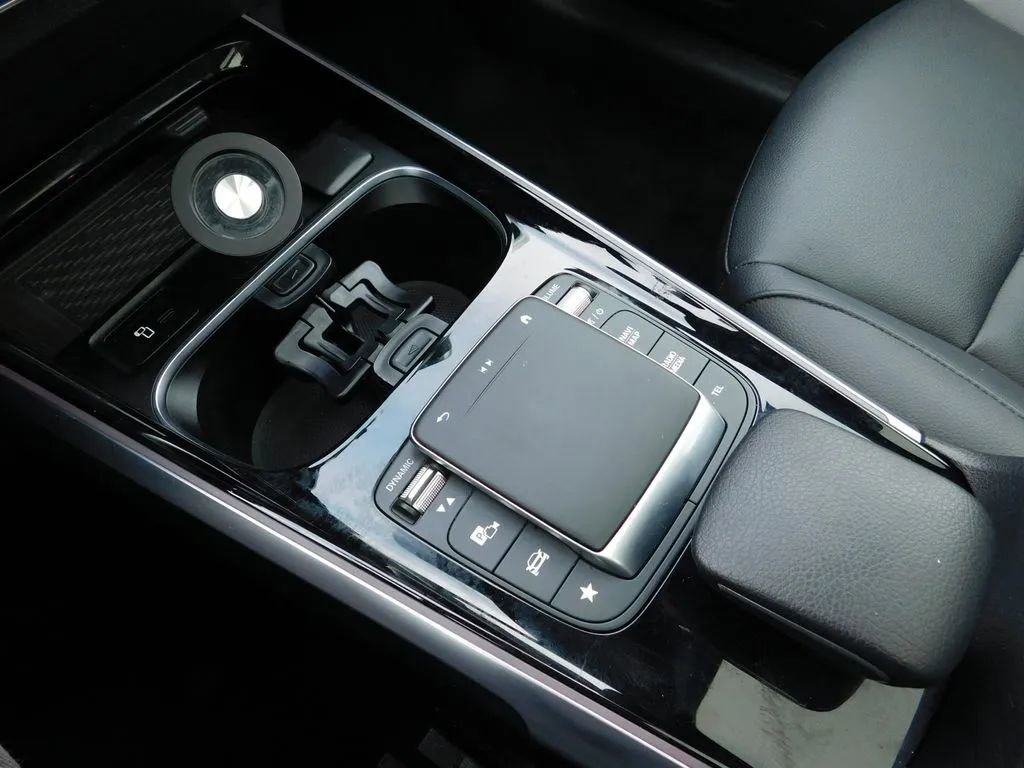 Used 2022 Mercedes-Benz EQB 350 4MATIC image 20