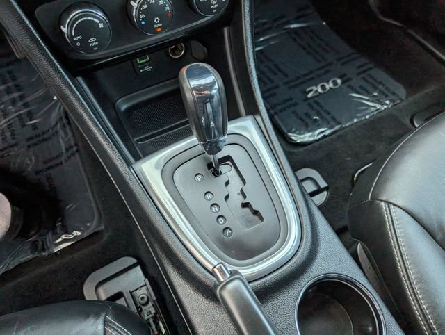 Used 2013 Chrysler 200 Limited image 16