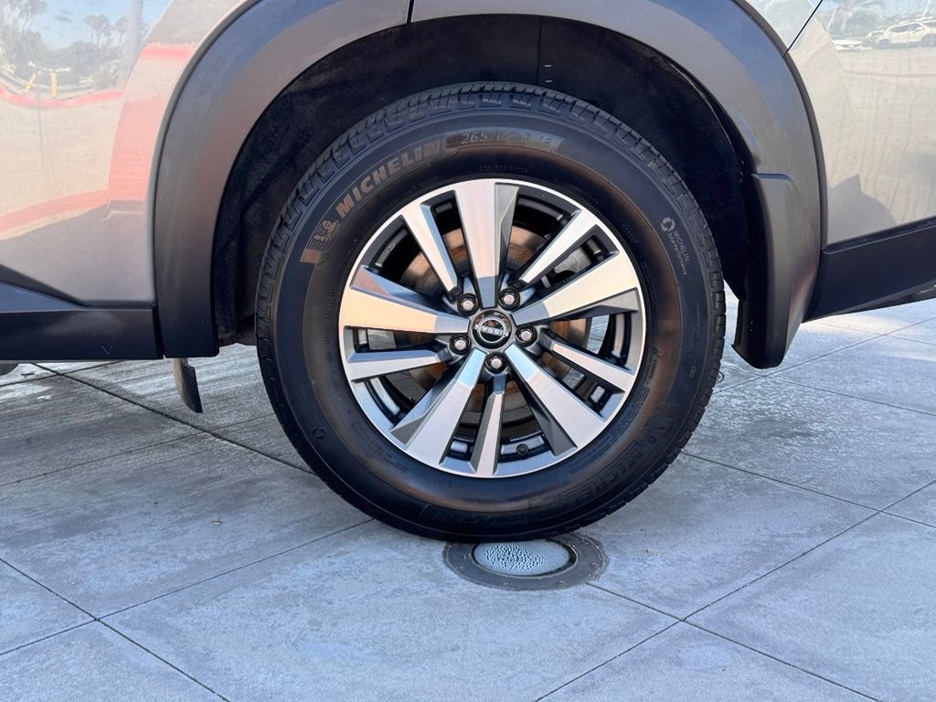 Certified 2024 Nissan Pathfinder SL FWD image 9