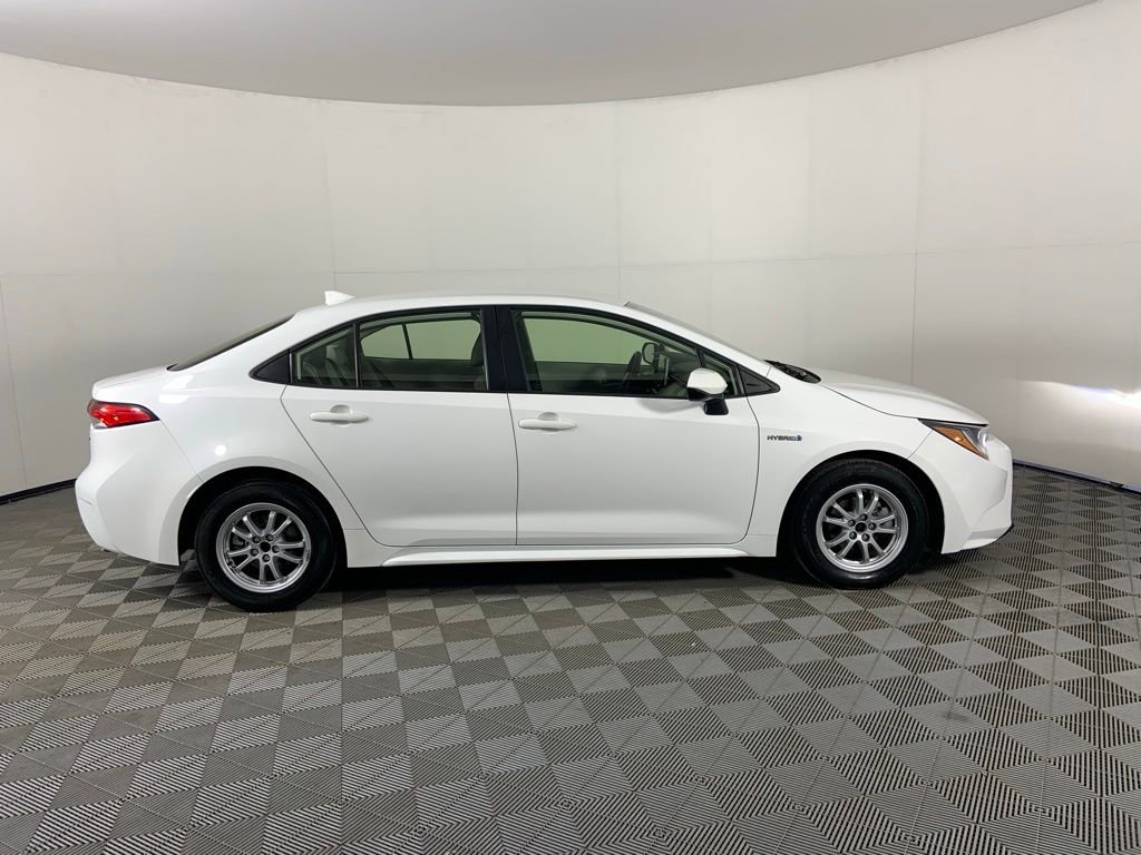 Used 2021 Toyota Corolla LE image 2