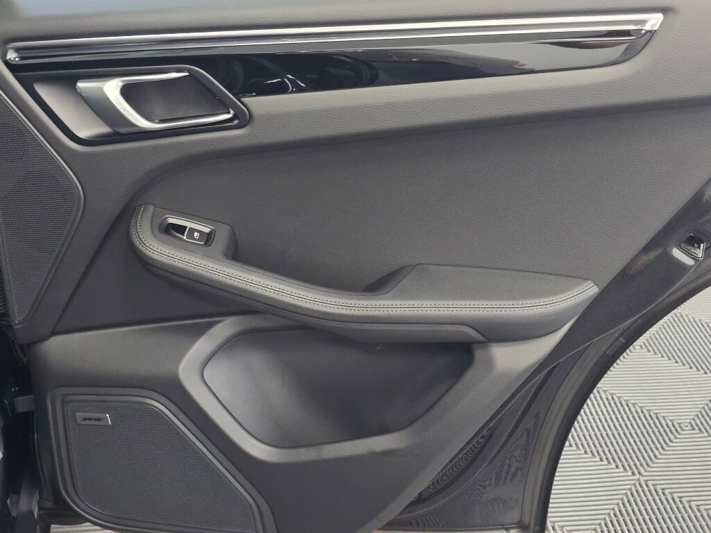 Certified 2024 Porsche Macan image 26