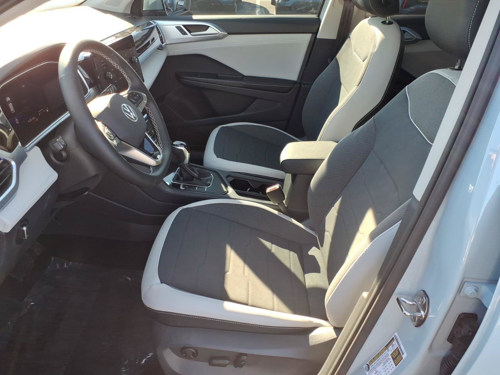 New 2026 Volkswagen Taos SE FWD image 10
