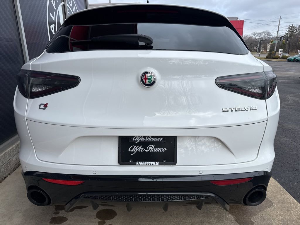 Used 2024 Alfa Romeo Stelvio Veloce image 9