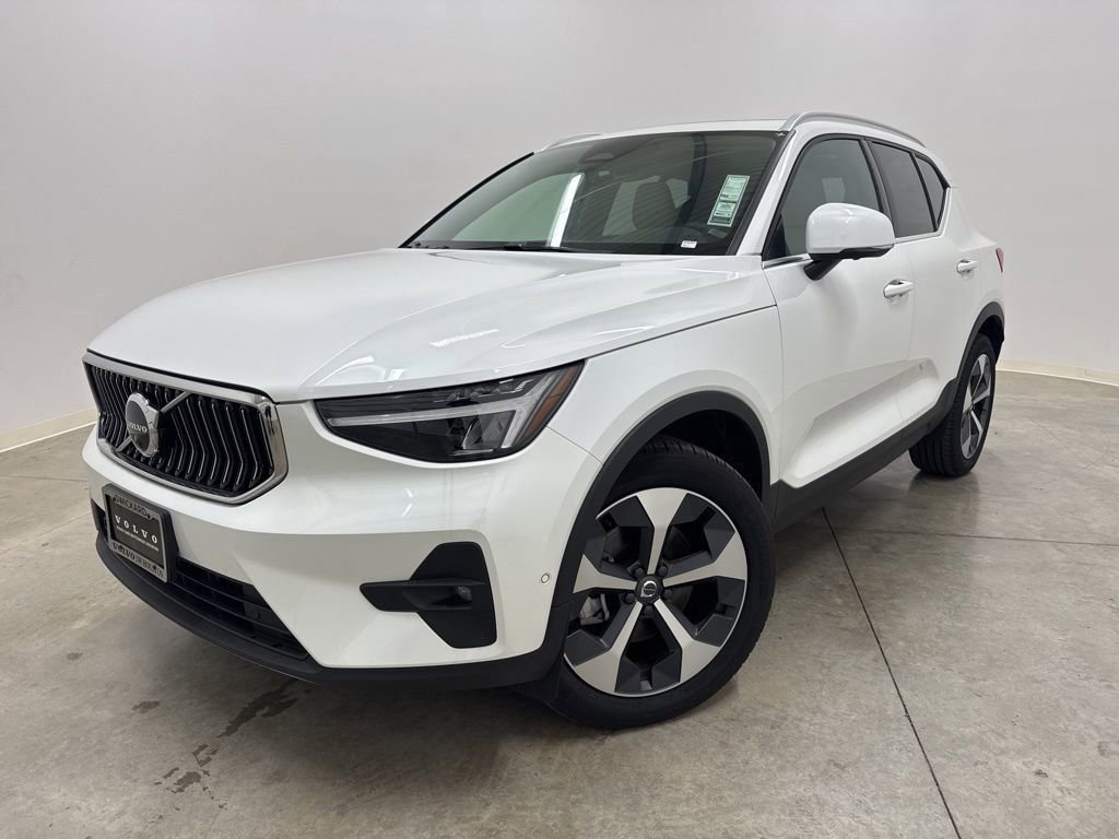 New 2025 Volvo XC40 B5 Plus