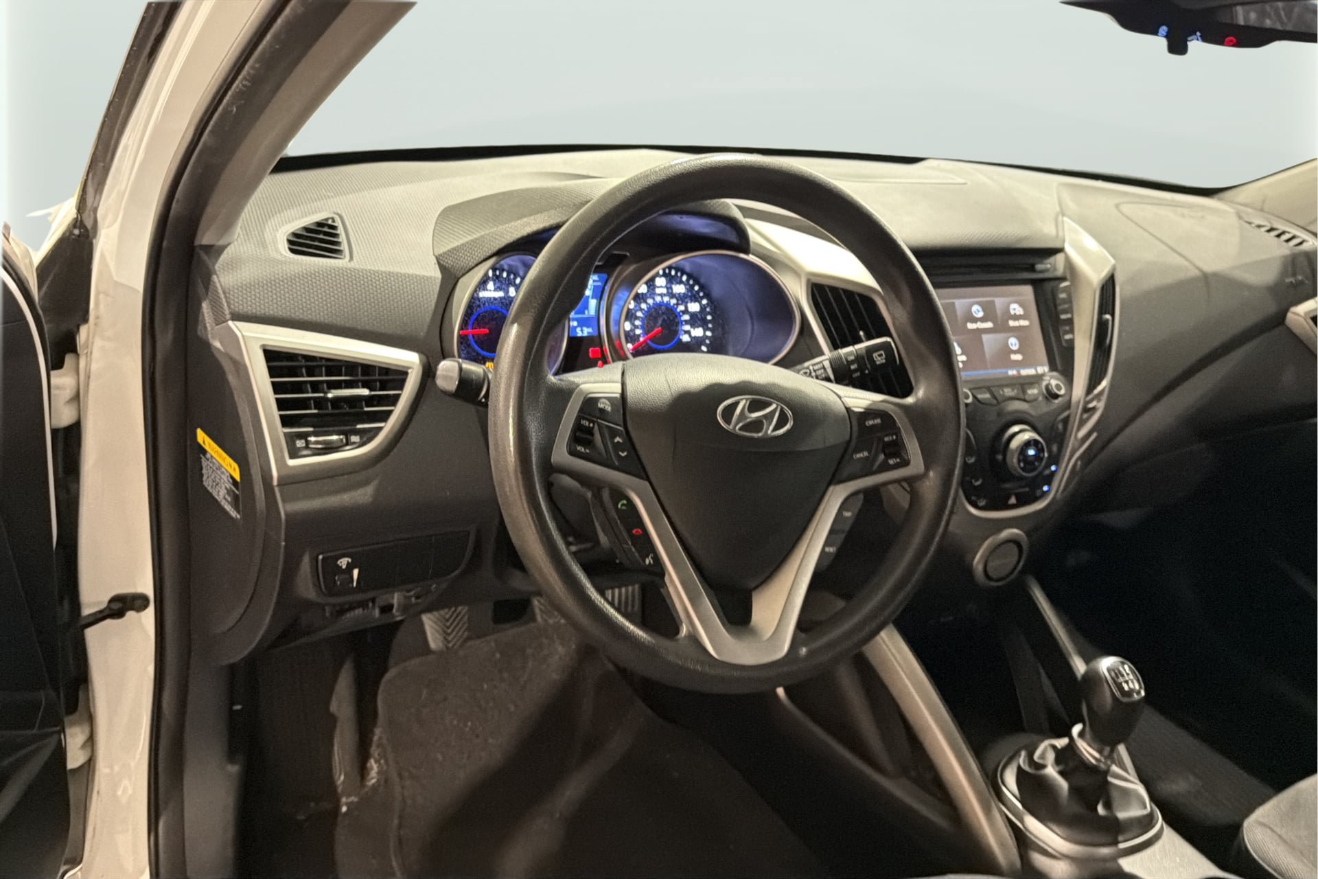 Used 2014 Hyundai Veloster FWD image 16