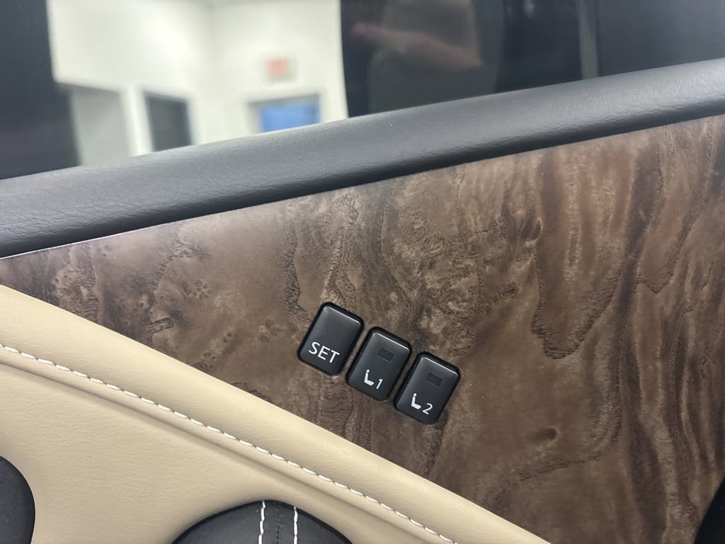 Used 2023 INFINITI QX80 Premium Select w/ All-Season Package image 27