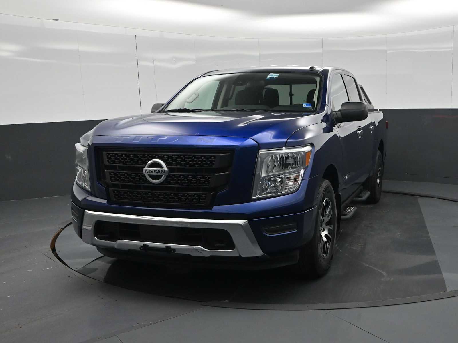 Used 2021 Nissan Titan SV w/ Accessory Utility Package AWD/4WD image 4