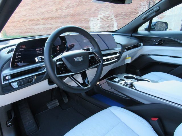 New 2025 Cadillac Lyriq Luxury RWD image 6