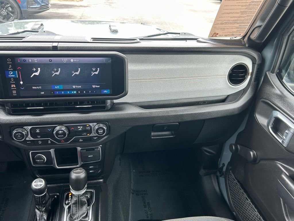 Used 2024 Jeep Gladiator Sport AWD/4WD image 17