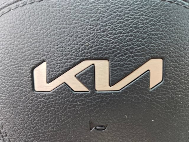 Used 2025 Kia Telluride EX w/ EX Captain's Chair Package FWD image 34