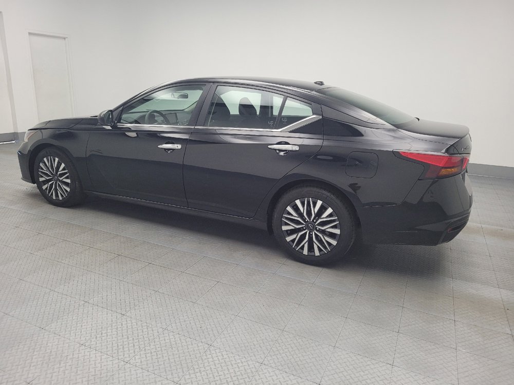 Used 2024 Nissan Altima 2.5 SV image 3