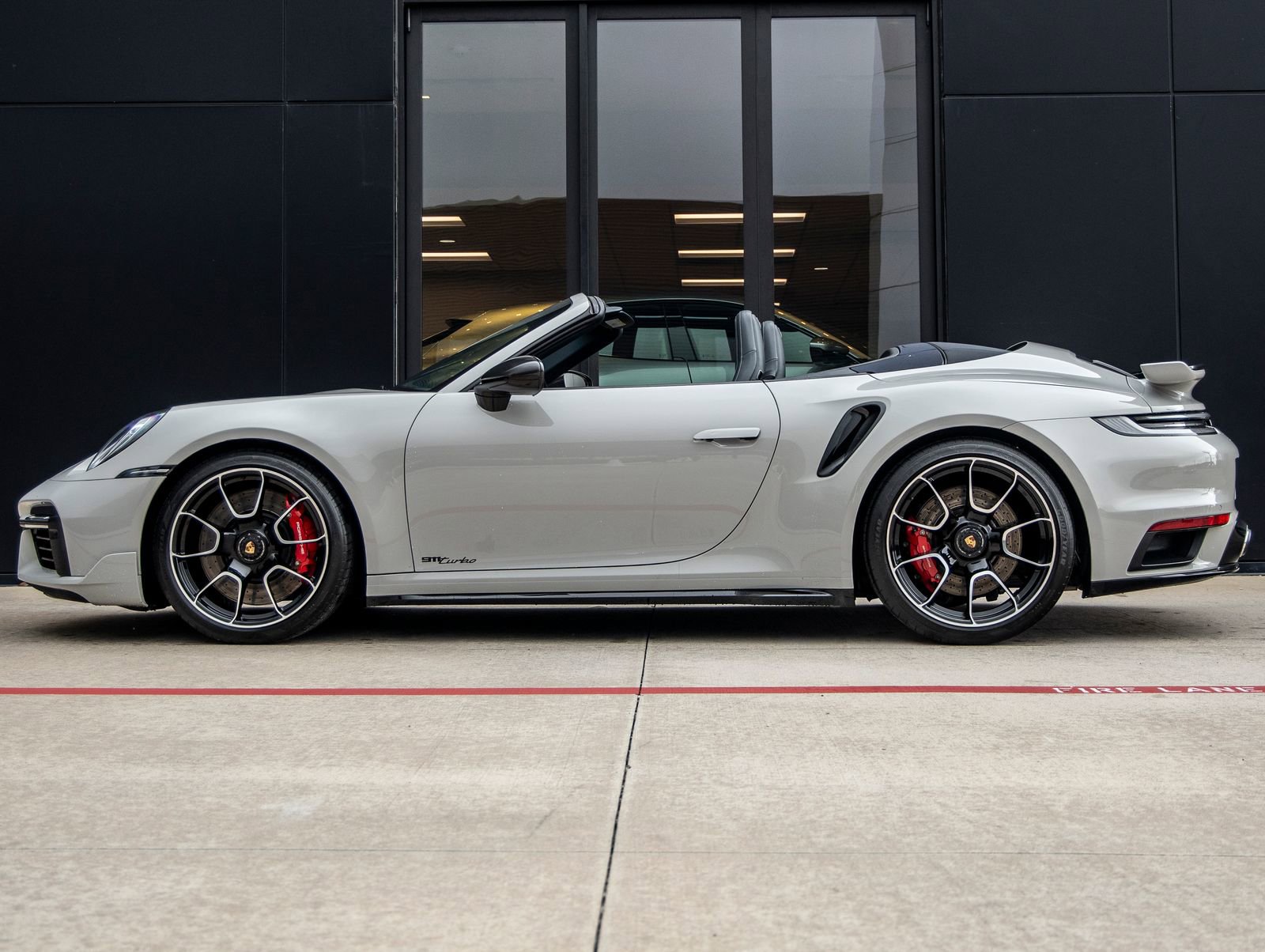Used 2021 Porsche 911 Turbo AWD/4WD image 2