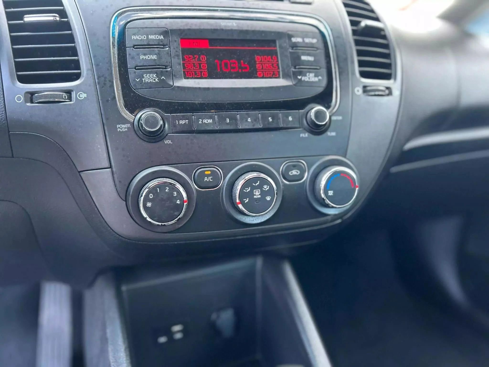 Used 2018 Kia Forte LX image 19