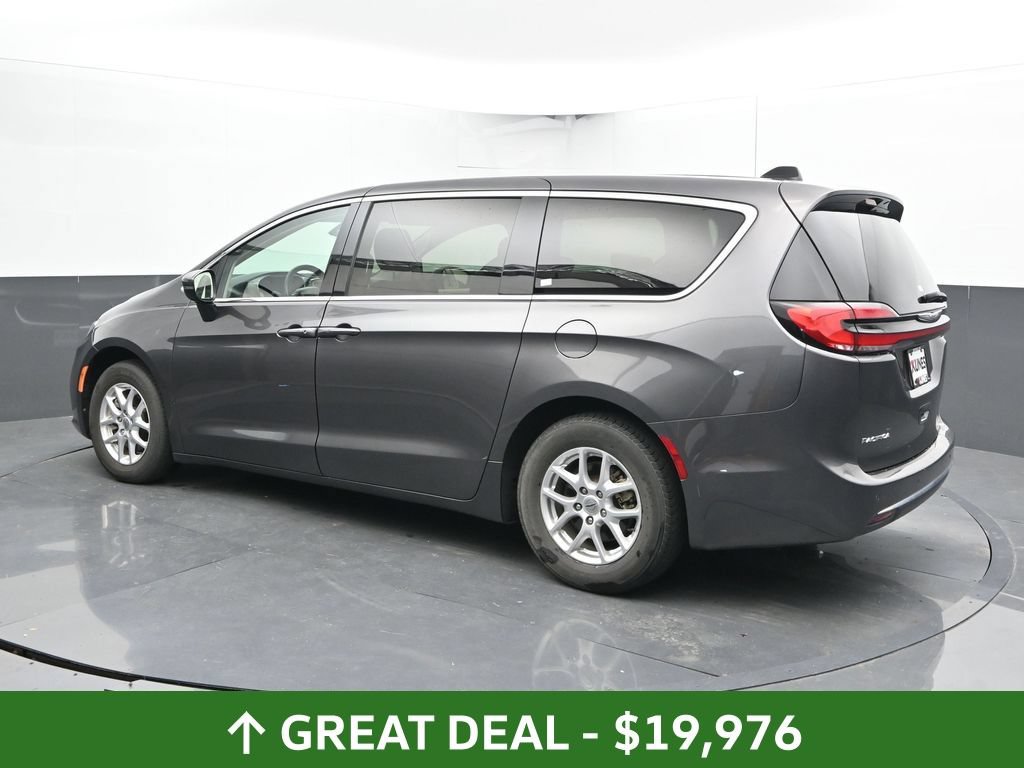 Used 2023 Chrysler Pacifica Touring-L FWD image 11