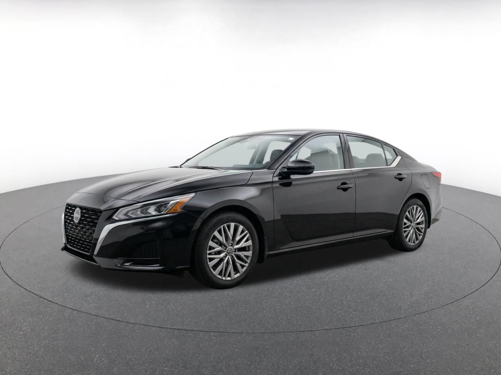 Used 2025 Nissan Altima 2.5 SV FWD image 3