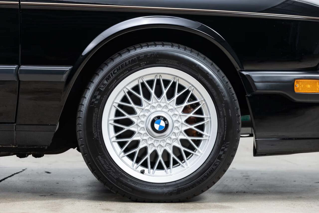 Used 1988 BMW M5 RWD image 31