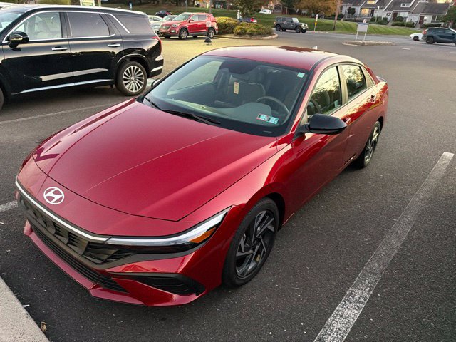Used 2025 Hyundai Elantra Sport FWD image 3