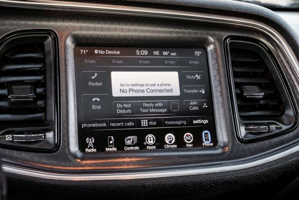 Used 2015 Dodge Challenger SRT w/ Technology Group image 27