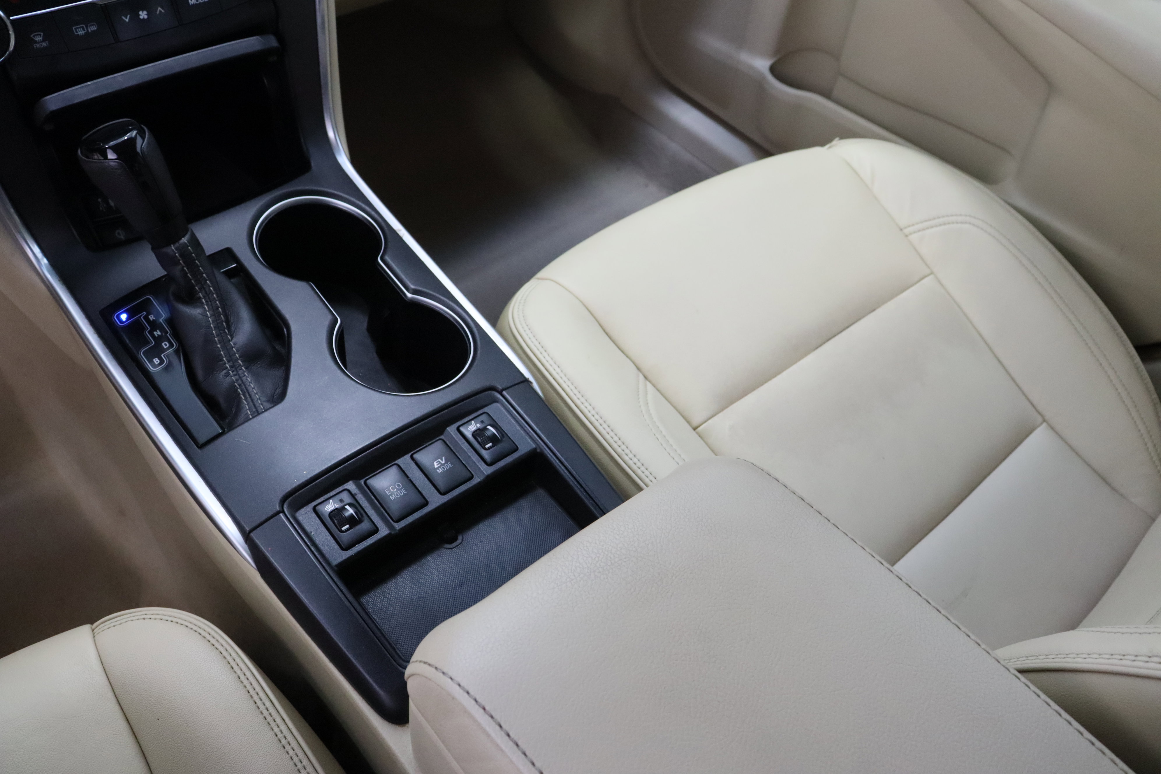 Used 2017 Toyota Camry XLE w/ Moonroof Package FWD image 17