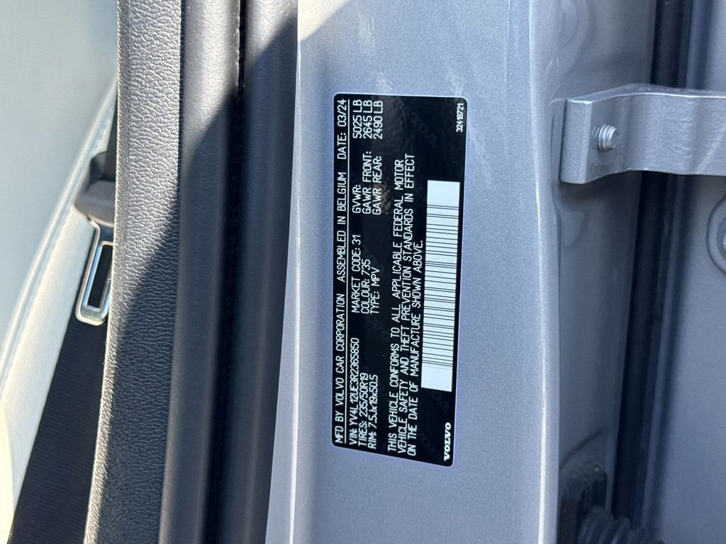 Certified 2024 Volvo XC40 B5 Plus image 28