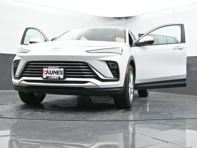 Used 2025 Buick Envista Preferred image 68