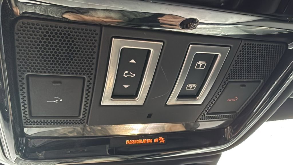 Used 2024 Land Rover Range Rover Velar Dynamic SE image 32