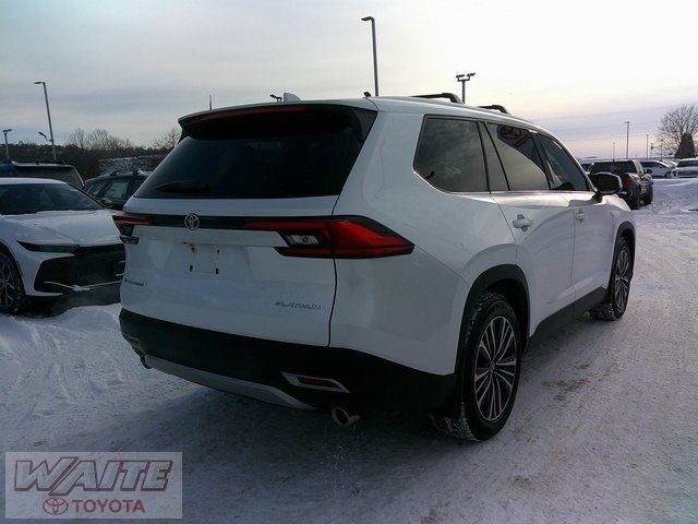 Used 2024 Toyota Grand Highlander AWD Hybrid image 2