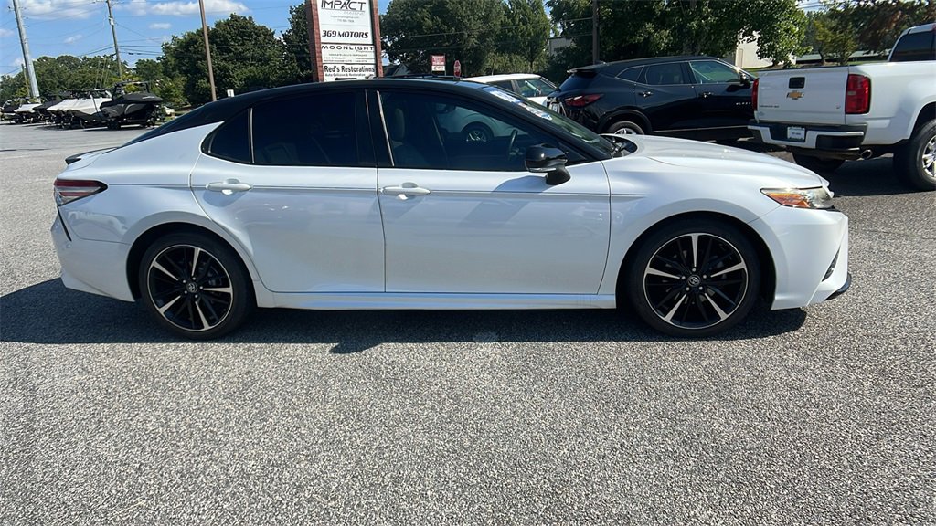 Used 2018 Toyota Camry XSE image 4