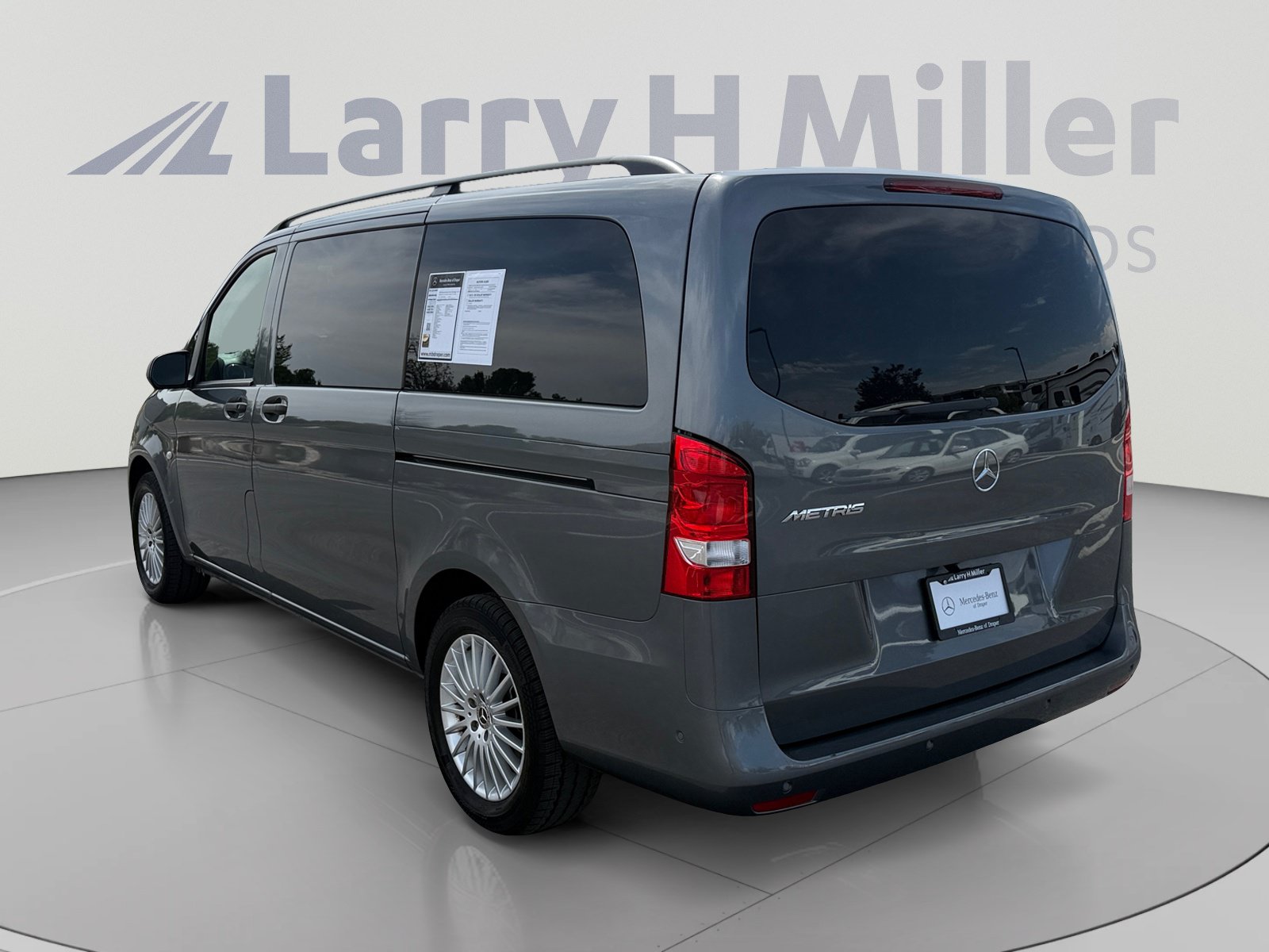Used 2023 Mercedes-Benz Metris Passenger image 3