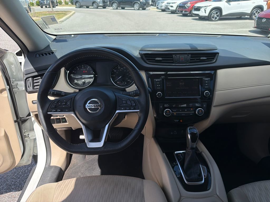 Used 2018 Nissan Rogue SV w/ Premium Package FWD image 26