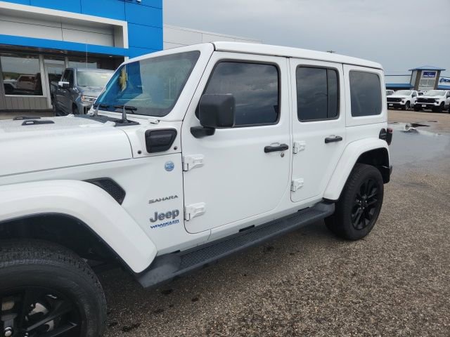 Used 2021 Jeep Wrangler Unlimited Sahara w/ Cold Weather Group AWD/4WD image 10