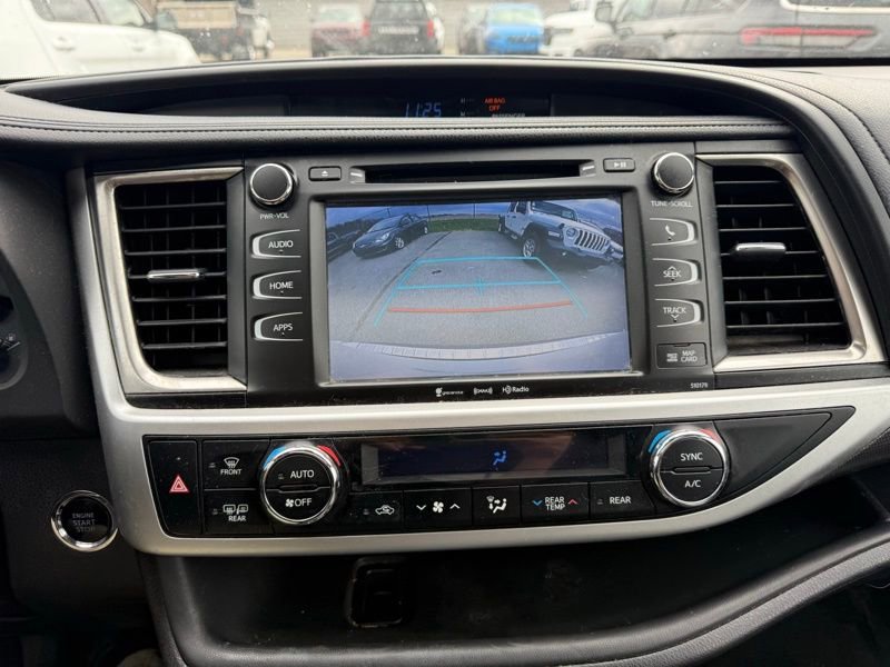Used 2018 Toyota Highlander SE image 13