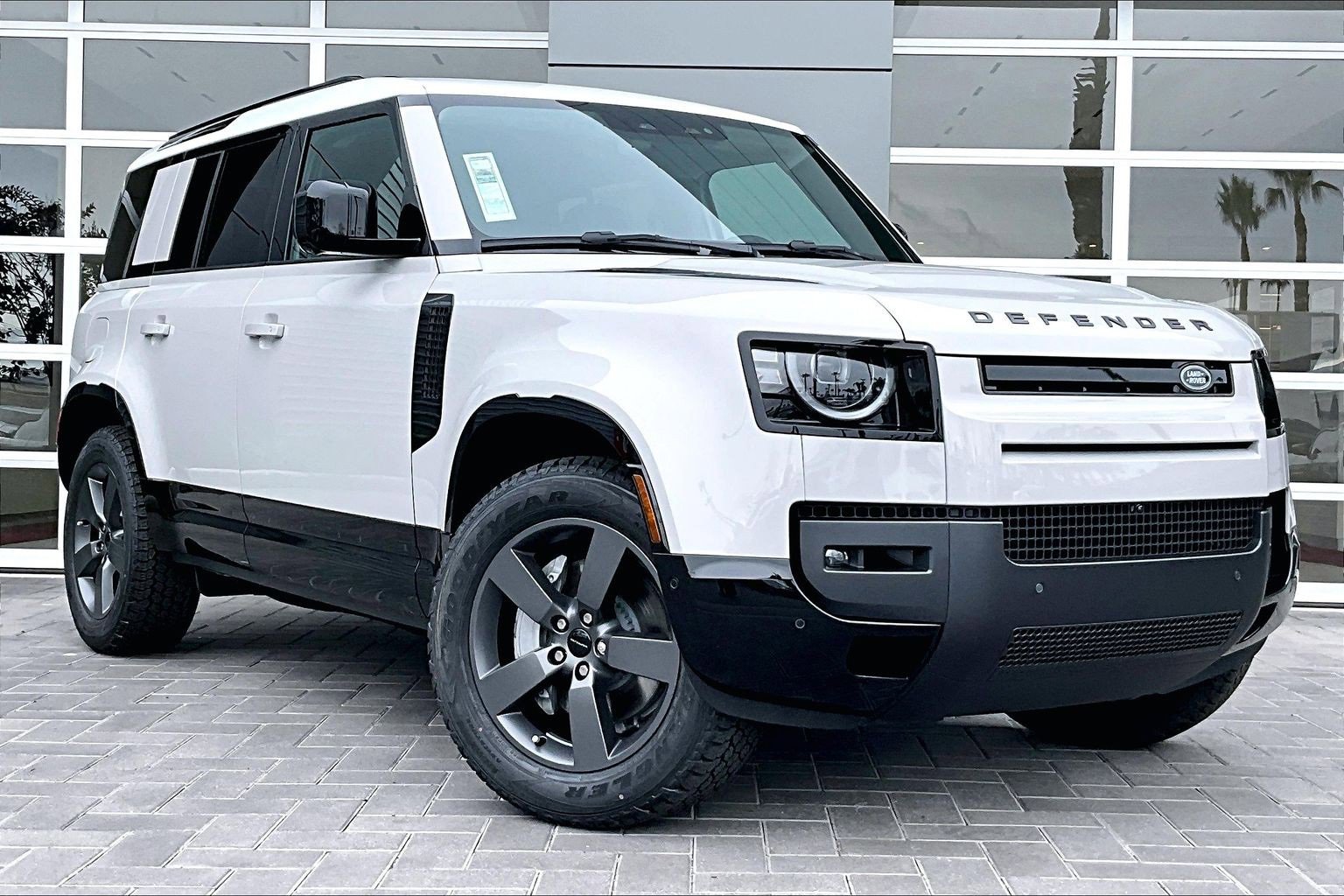 New 2026 Land Rover Defender 110 X-Dynamic SE image 2