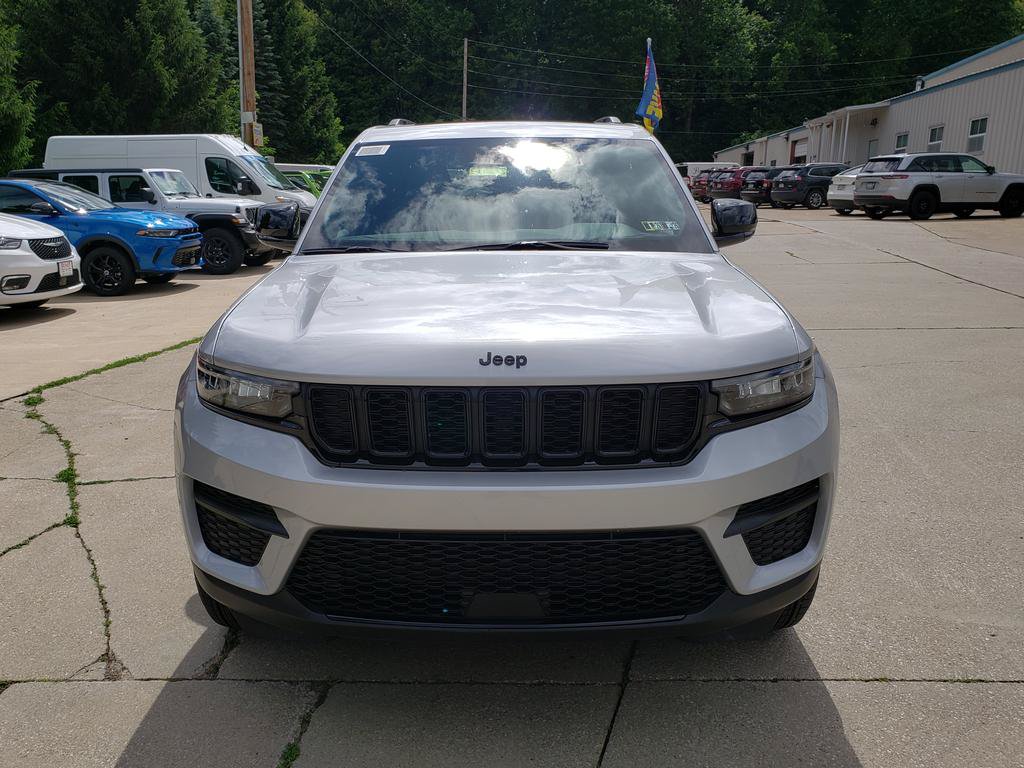 New 2025 Jeep Grand Cherokee 4WD image 8