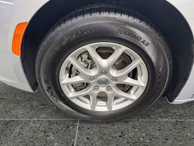 Used 2024 Chrysler Pacifica Touring-L FWD image 24